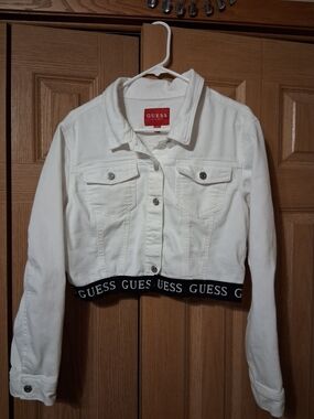 GUESS White Cropped Denim Jacket with Logo Hem